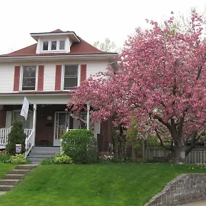 Strathaird Bed & Breakfast Niagara Falls